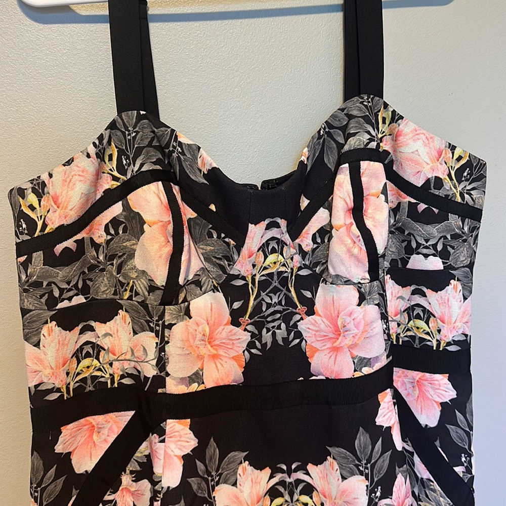 City Chic Dress - Picture 2 of 8